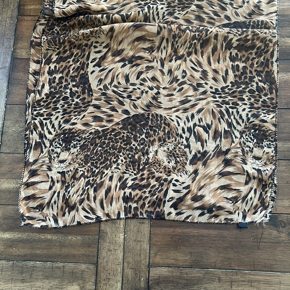 Pretty leopard scarf - Picture 2 of 3